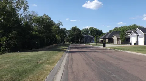 1445 OAKWOOD COURT