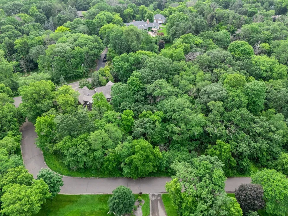 4893 Woodhurst Lane Minnetonka, MN 55345