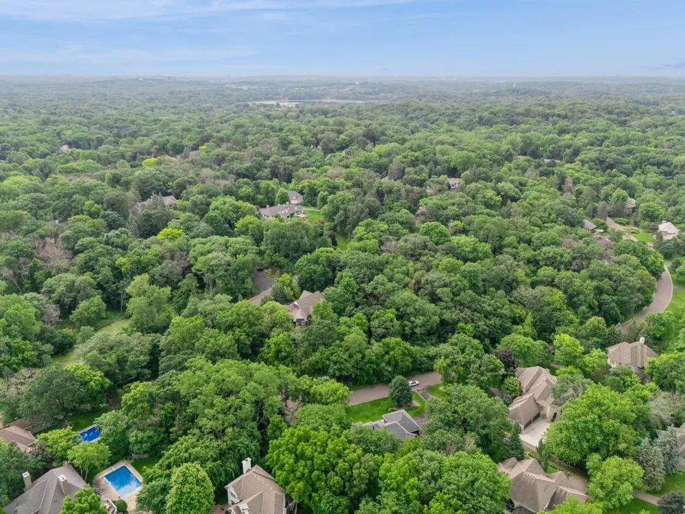 4893 Woodhurst Lane Minnetonka, MN 55345
