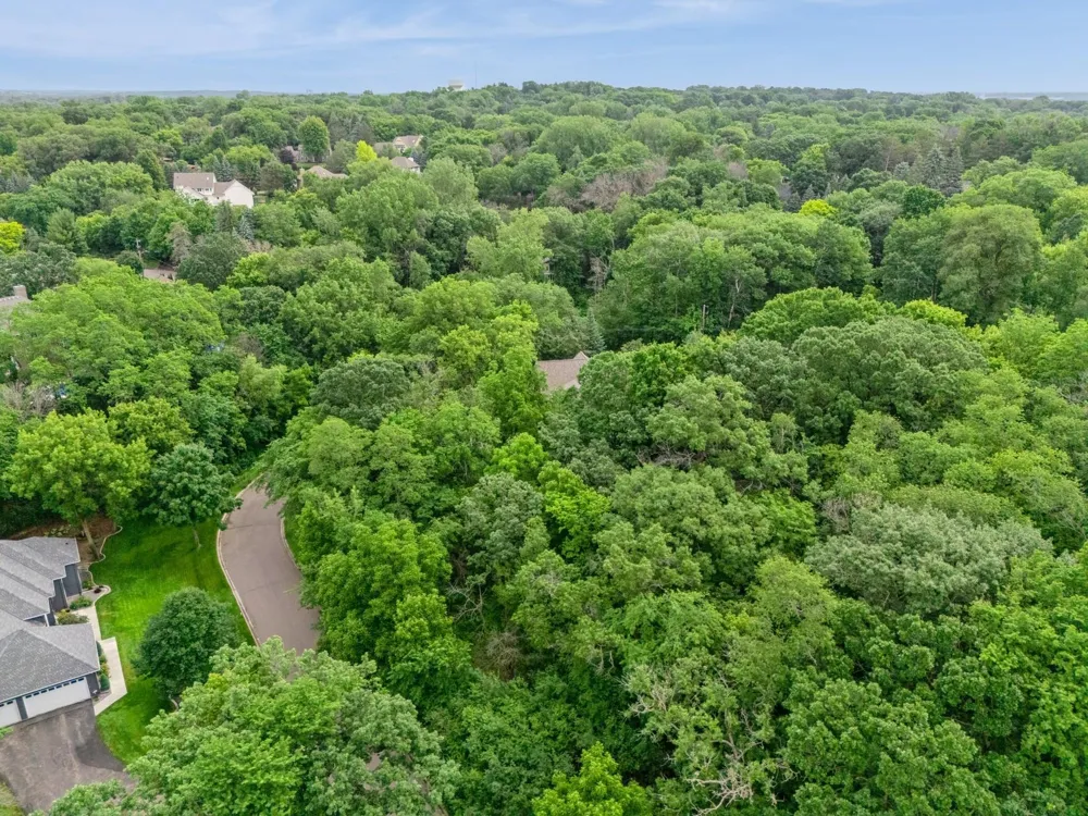 4893 Woodhurst Lane Minnetonka, MN 55345
