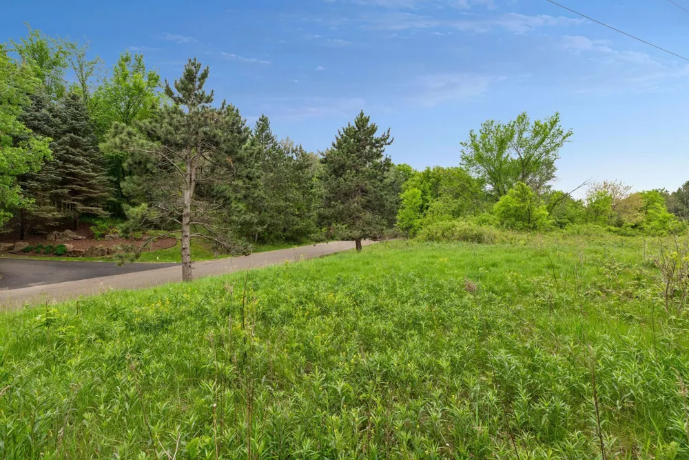 10 Sunny Side Lane Sunfish Lake, MN 55118