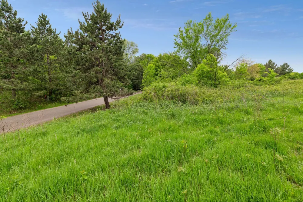 10 Sunny Side Lane Sunfish Lake, MN 55118
