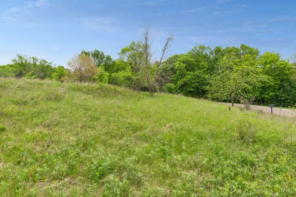 10 Sunny Side Lane Sunfish Lake, MN 55118