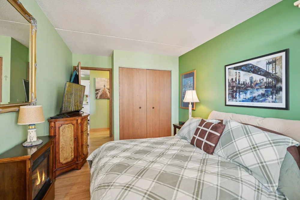 2601 Kenzie Terrace #330 Saint Anthony, MN 55418