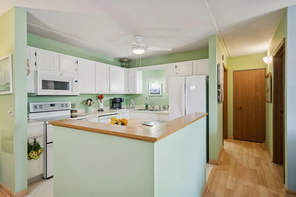 2601 Kenzie Terrace #330 Saint Anthony, MN 55418