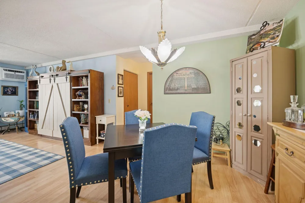 2601 Kenzie Terrace #330 Saint Anthony, MN 55418