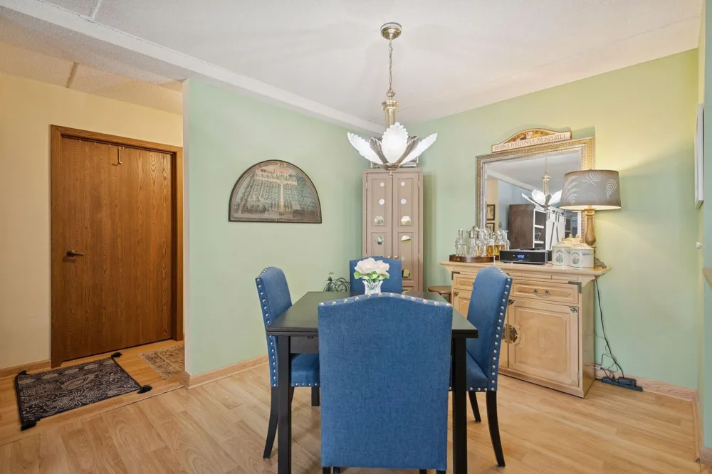2601 Kenzie Terrace #330 Saint Anthony, MN 55418