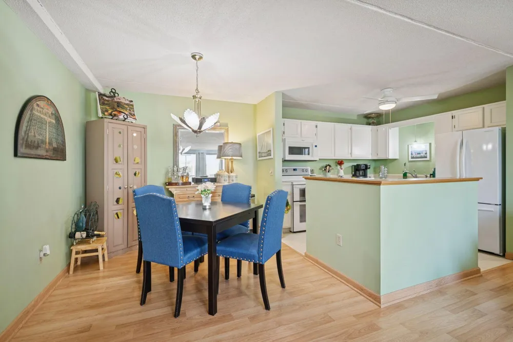 2601 Kenzie Terrace #330 Saint Anthony, MN 55418