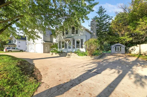 412 Prairie Avenue