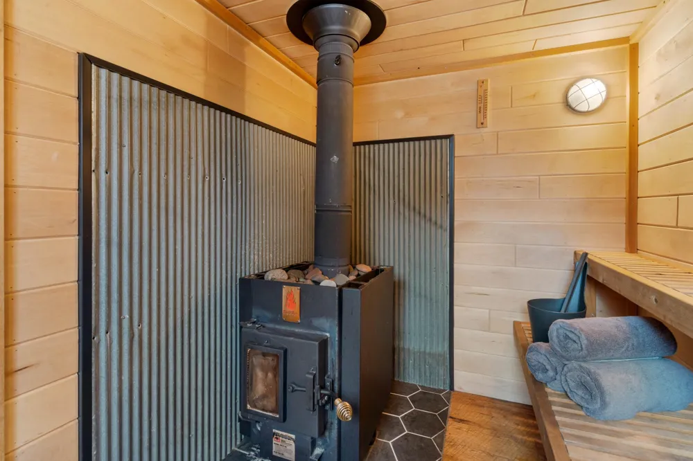 59 E Riverside Road Esko, MN 55733
