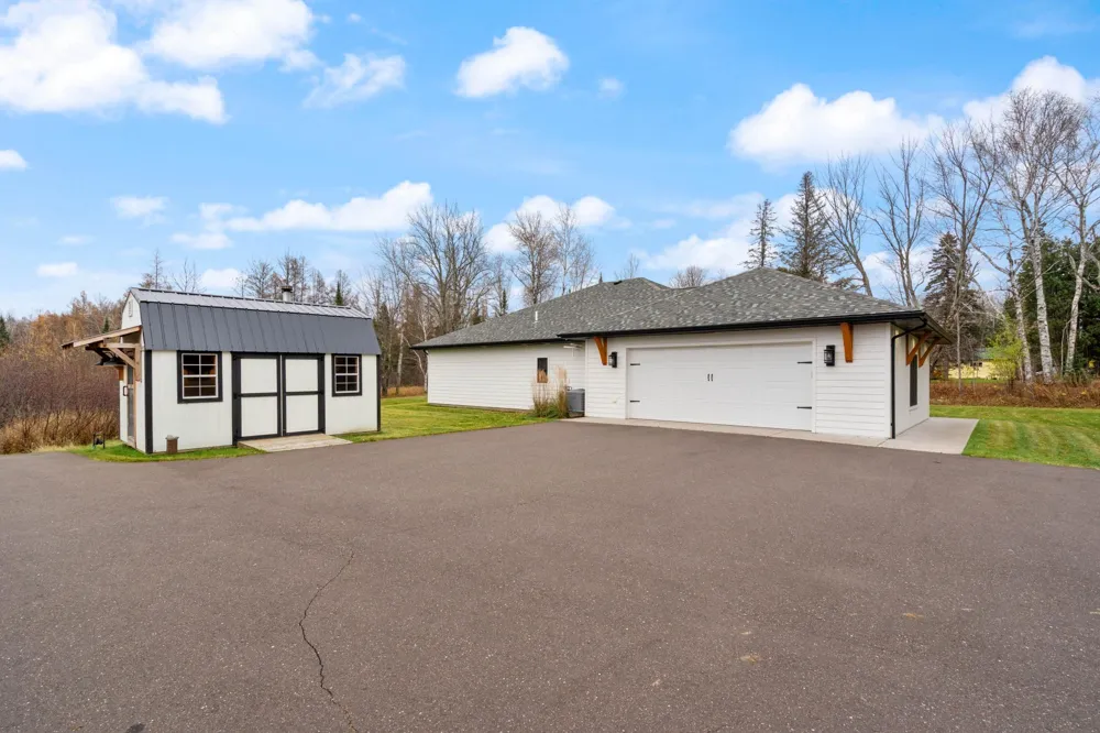 59 E Riverside Road Esko, MN 55733