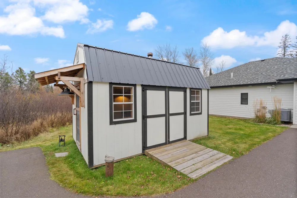 59 E Riverside Road Esko, MN 55733