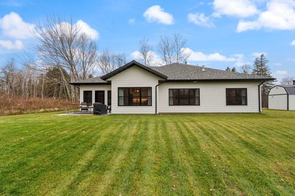 59 E Riverside Road Esko, MN 55733