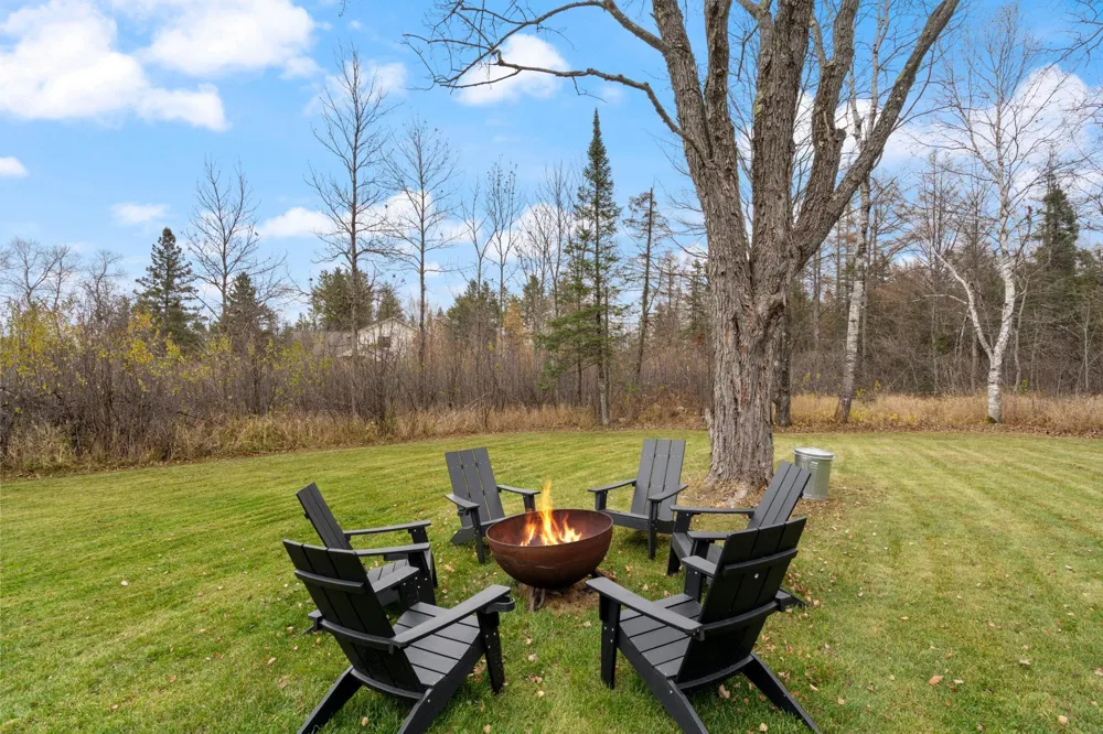 59 E Riverside Road Esko, MN 55733