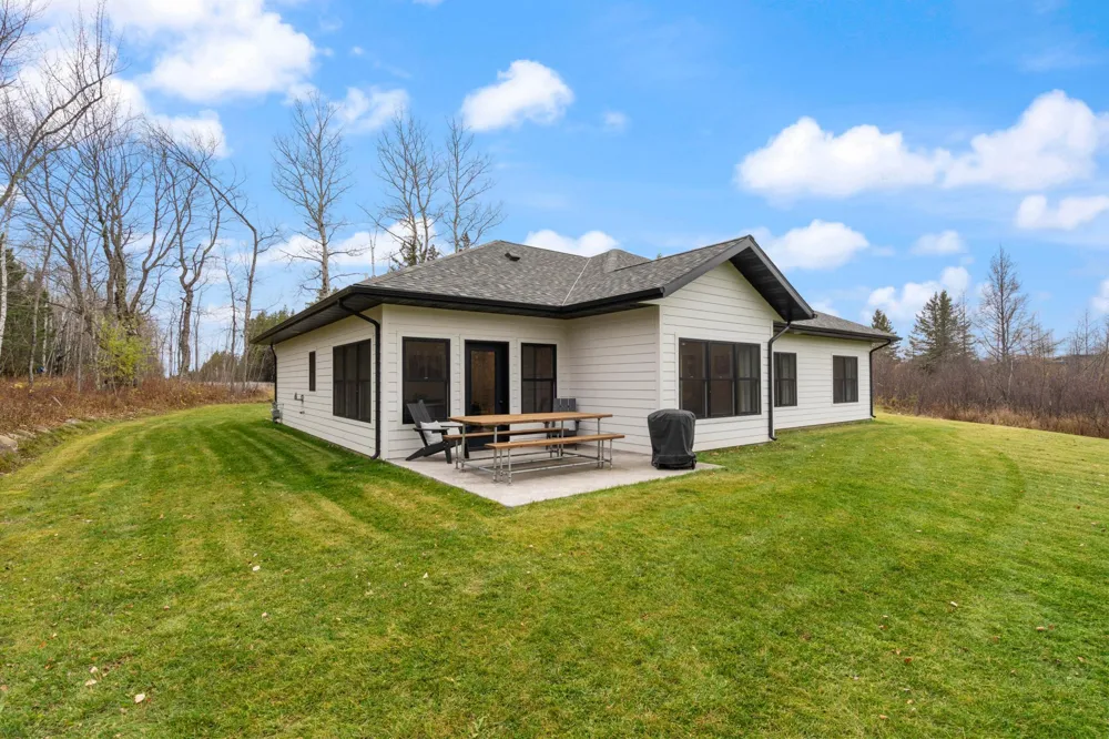 59 E Riverside Road Esko, MN 55733