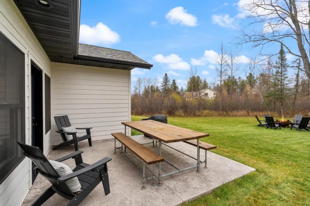 59 E Riverside Road Esko, MN 55733