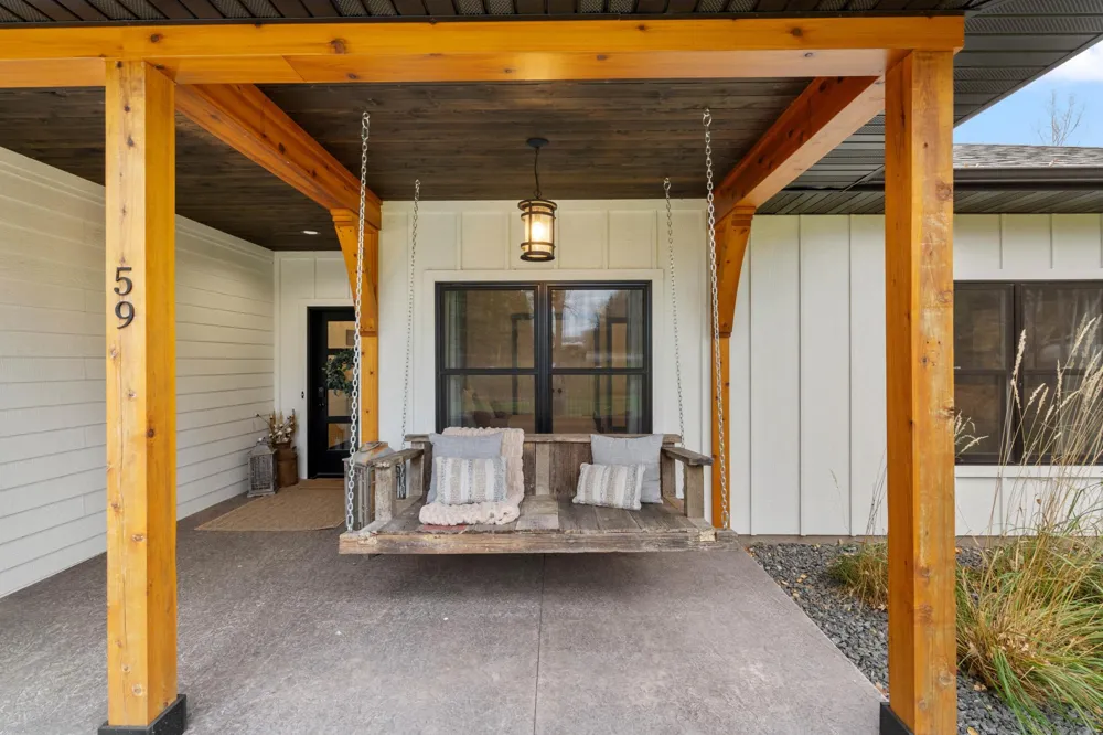 59 E Riverside Road Esko, MN 55733