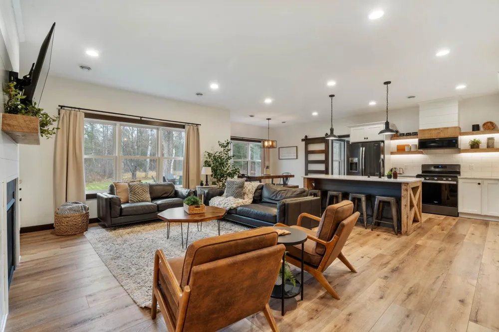 59 E Riverside Road Esko, MN 55733