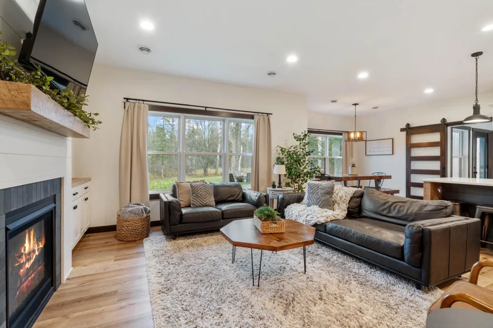 59 E Riverside Road Esko, MN 55733