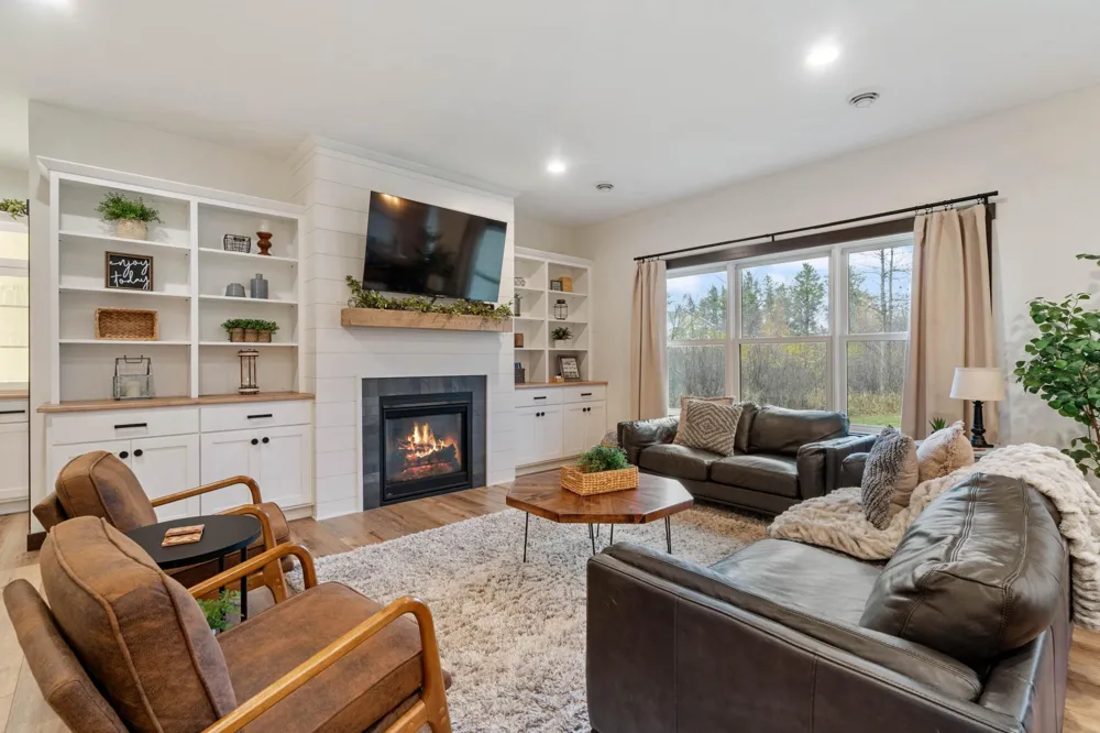59 E Riverside Road Esko, MN 55733