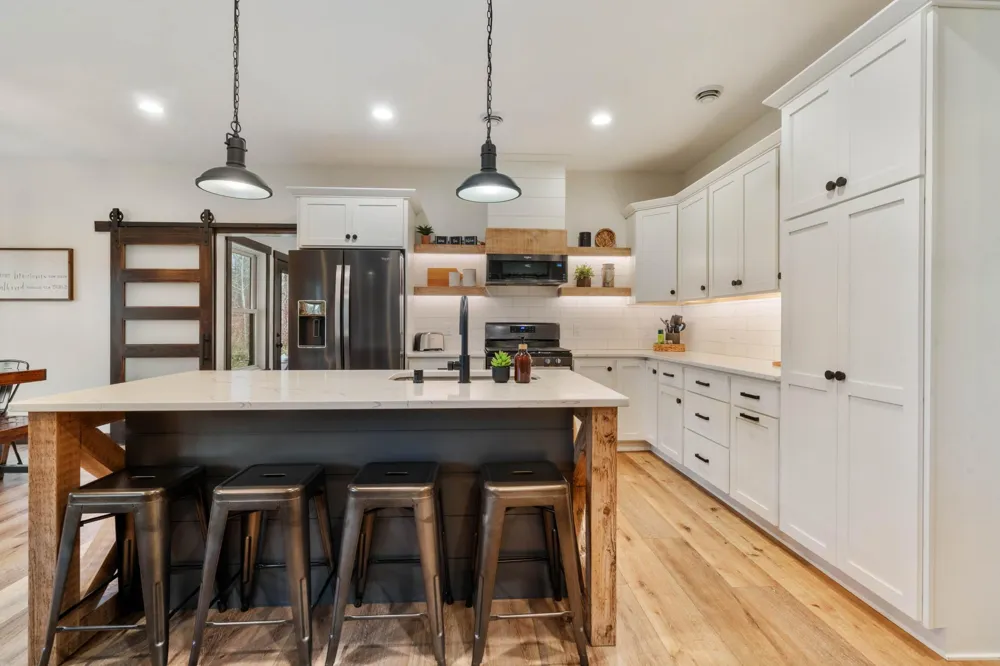 59 E Riverside Road Esko, MN 55733