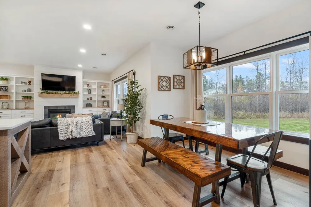 59 E Riverside Road Esko, MN 55733