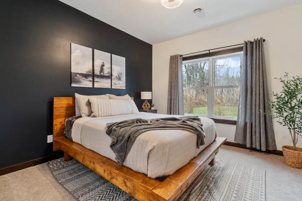 59 E Riverside Road Esko, MN 55733