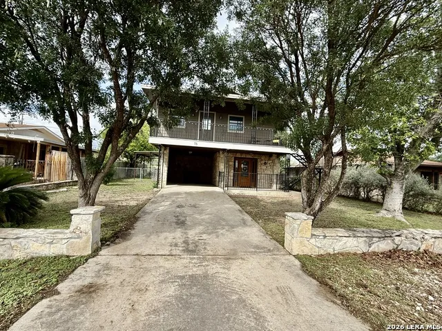 75 Wainwright Brackettville, TX 78832