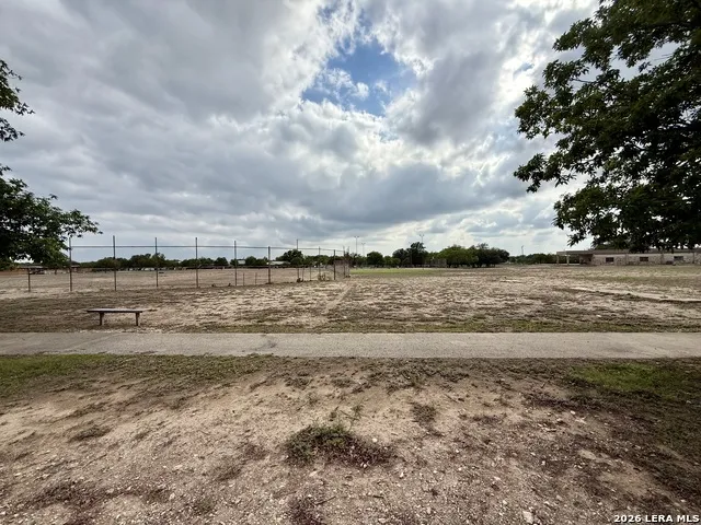 75 Wainwright Brackettville, TX 78832