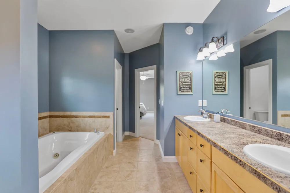 1929 Woodcrest Drive NE Owatonna, MN 55060