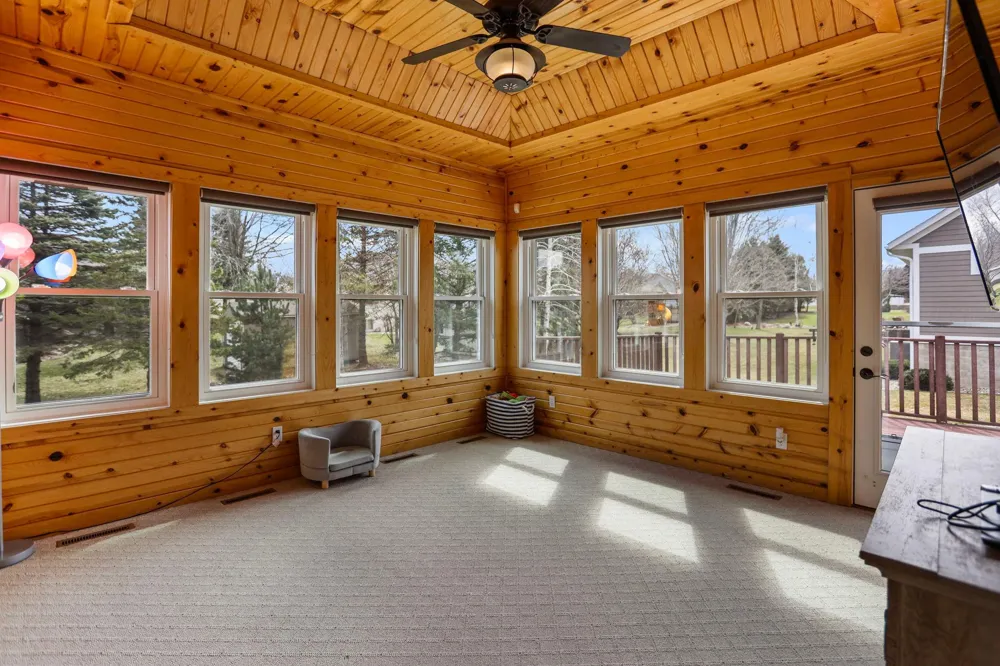 1929 Woodcrest Drive NE Owatonna, MN 55060