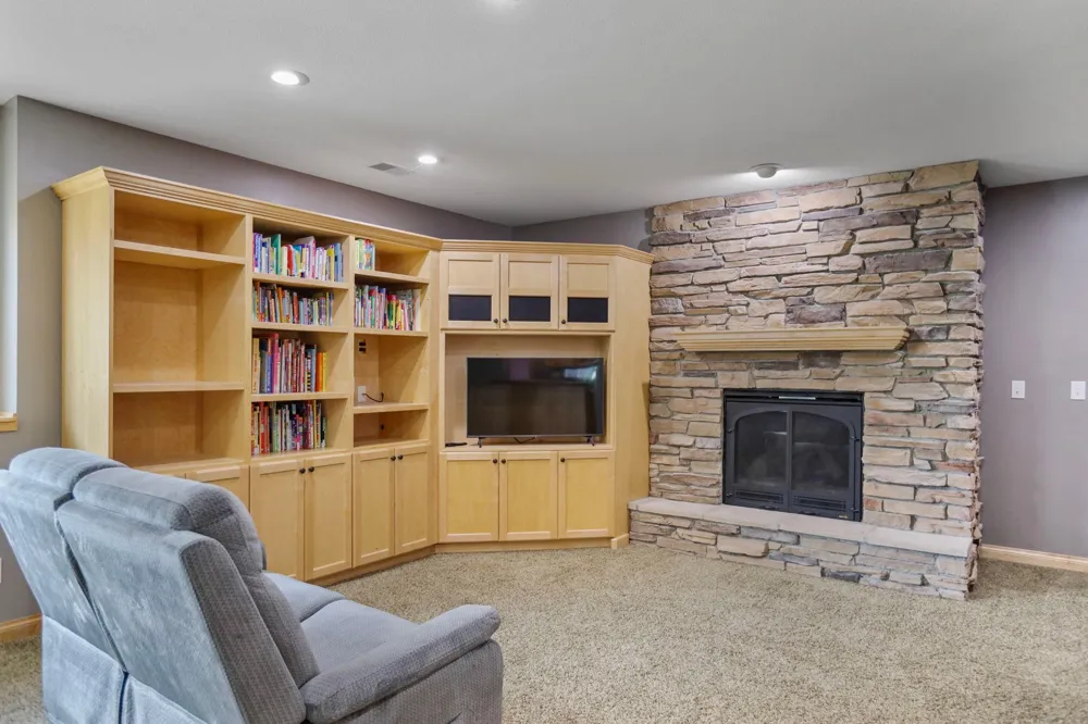 1929 Woodcrest Drive NE Owatonna, MN 55060