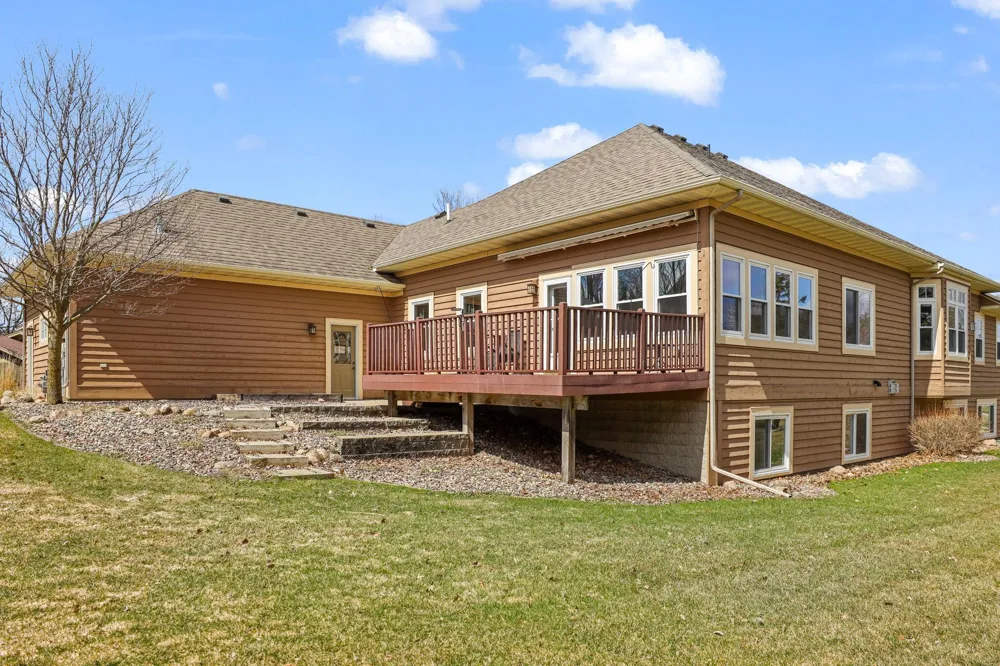1929 Woodcrest Drive NE Owatonna, MN 55060