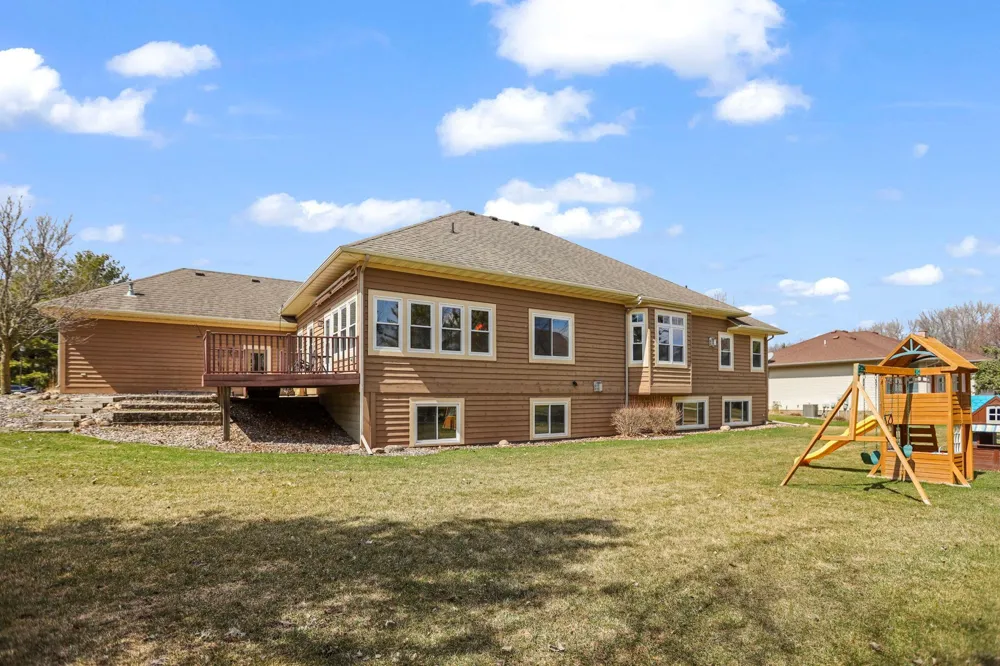 1929 Woodcrest Drive NE Owatonna, MN 55060