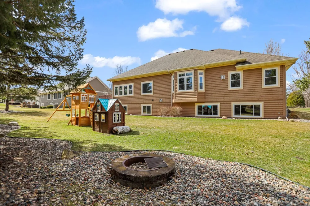 1929 Woodcrest Drive NE Owatonna, MN 55060