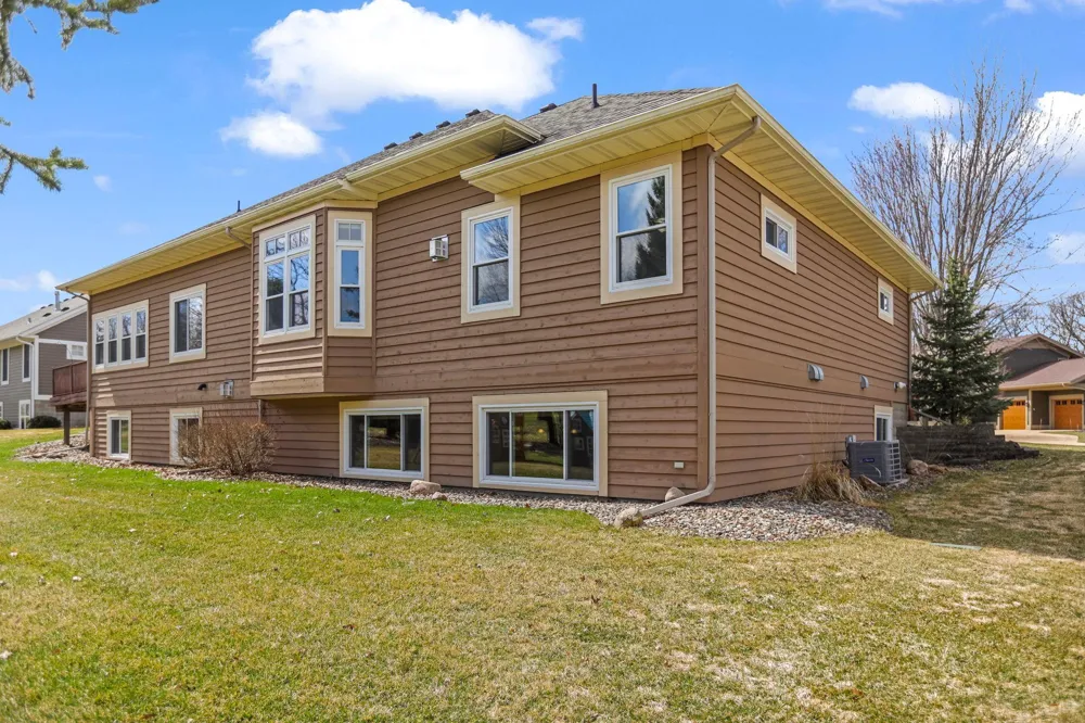 1929 Woodcrest Drive NE Owatonna, MN 55060