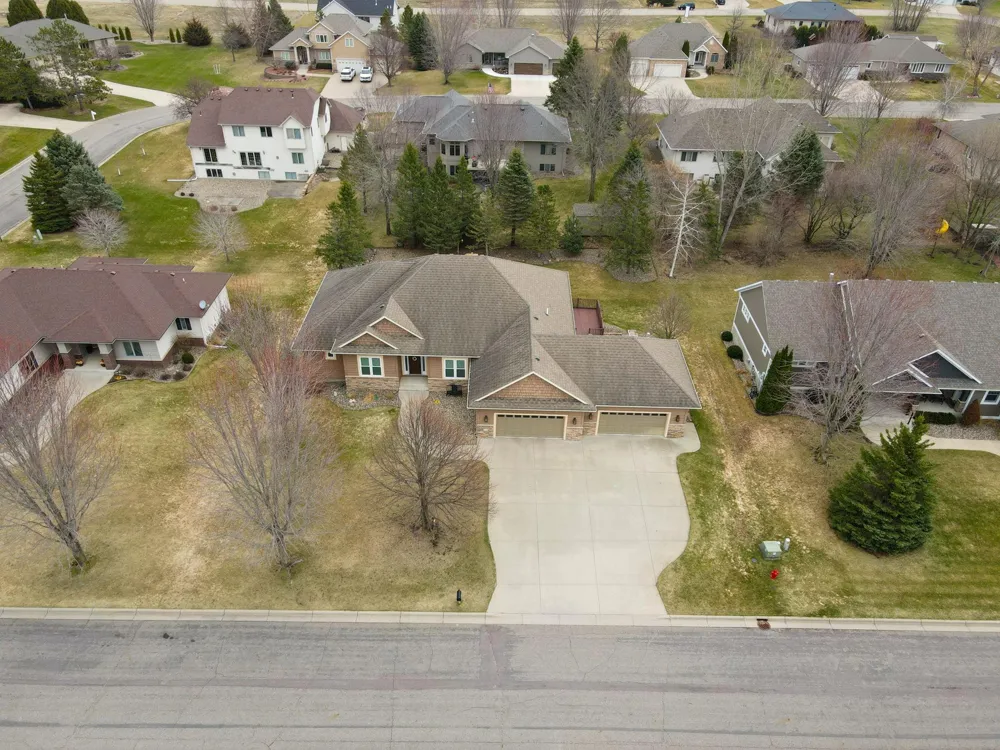 1929 Woodcrest Drive NE Owatonna, MN 55060