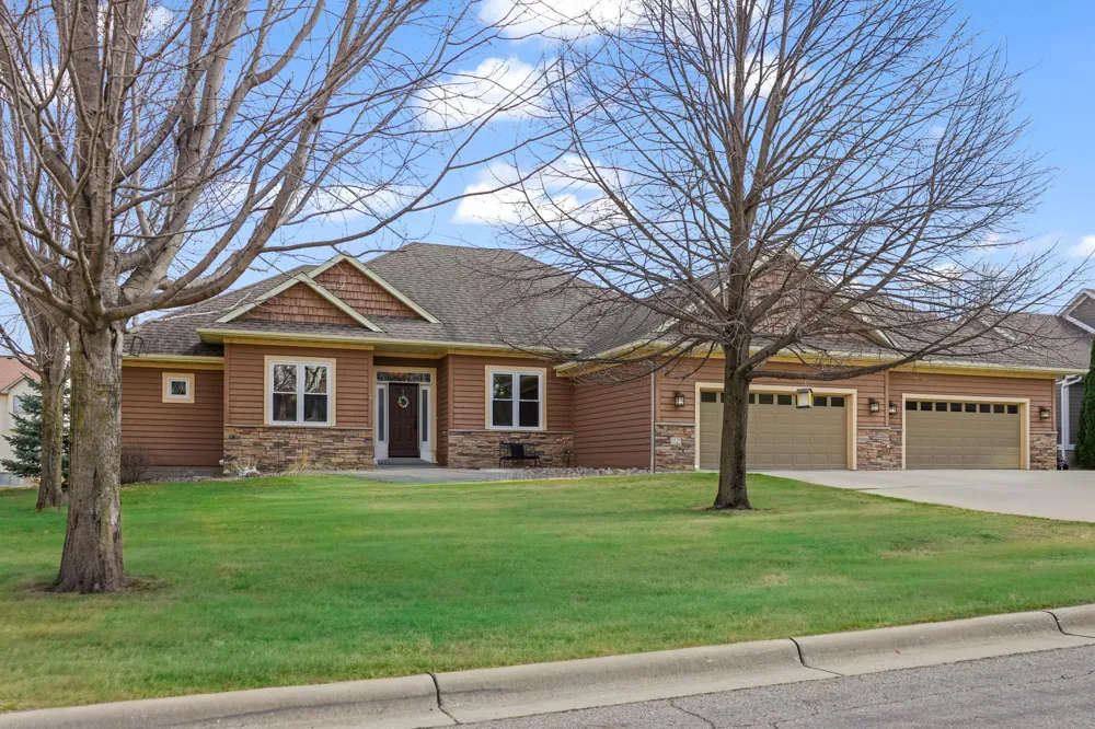 1929 Woodcrest Drive NE Owatonna, MN 55060