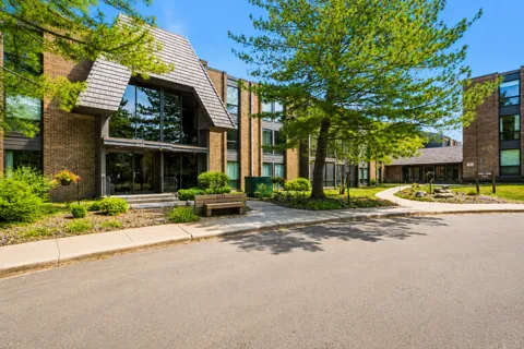 6115 Lincoln Drive #152