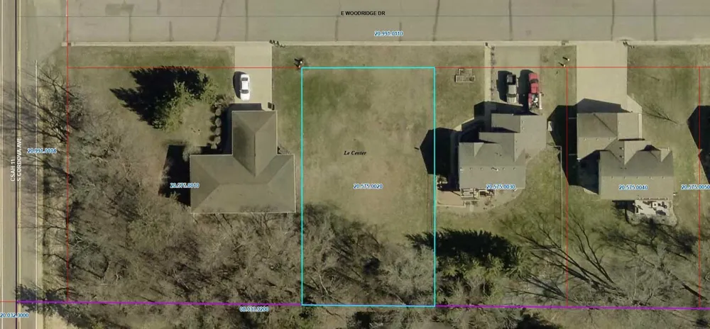 315 E Woodridge Drive Le Center, MN 56057
