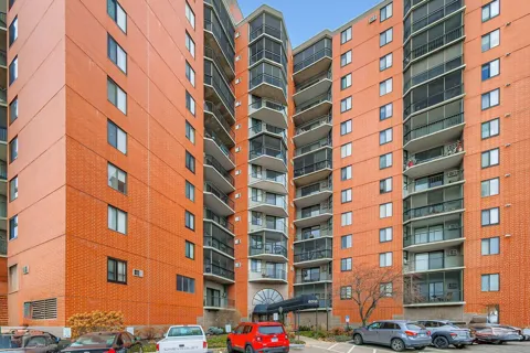 6500 Woodlake Drive #401