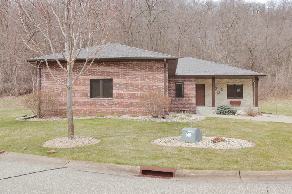 2760 Oakhurst Drive Lake City, MN 55041