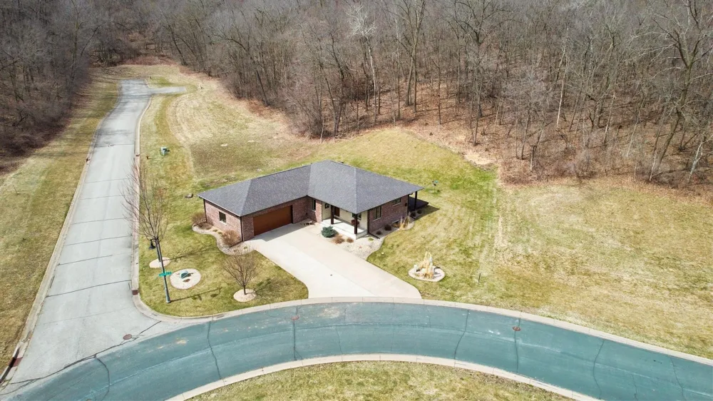 2760 Oakhurst Drive Lake City, MN 55041
