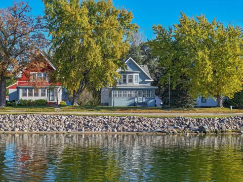 4 Lakeshore Drive