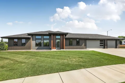 3401 Wildflower Road S