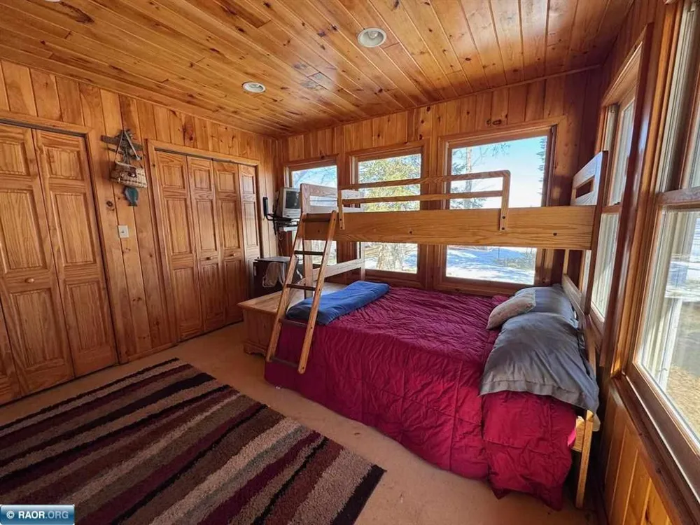 8519 Peterson Road Cook, MN 55723