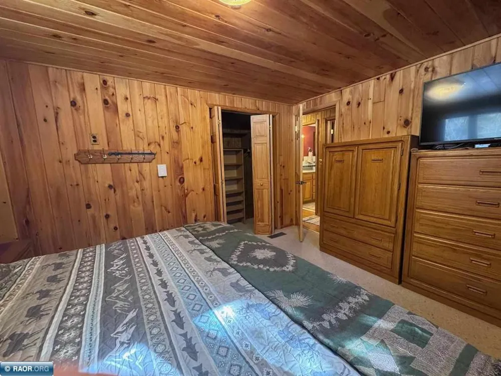 8519 Peterson Road Cook, MN 55723