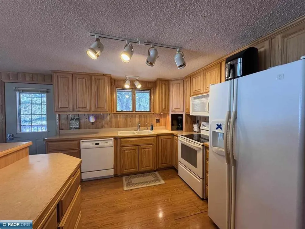 8519 Peterson Road Cook, MN 55723