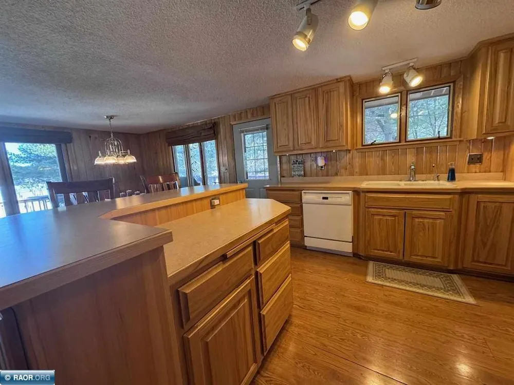 8519 Peterson Road Cook, MN 55723