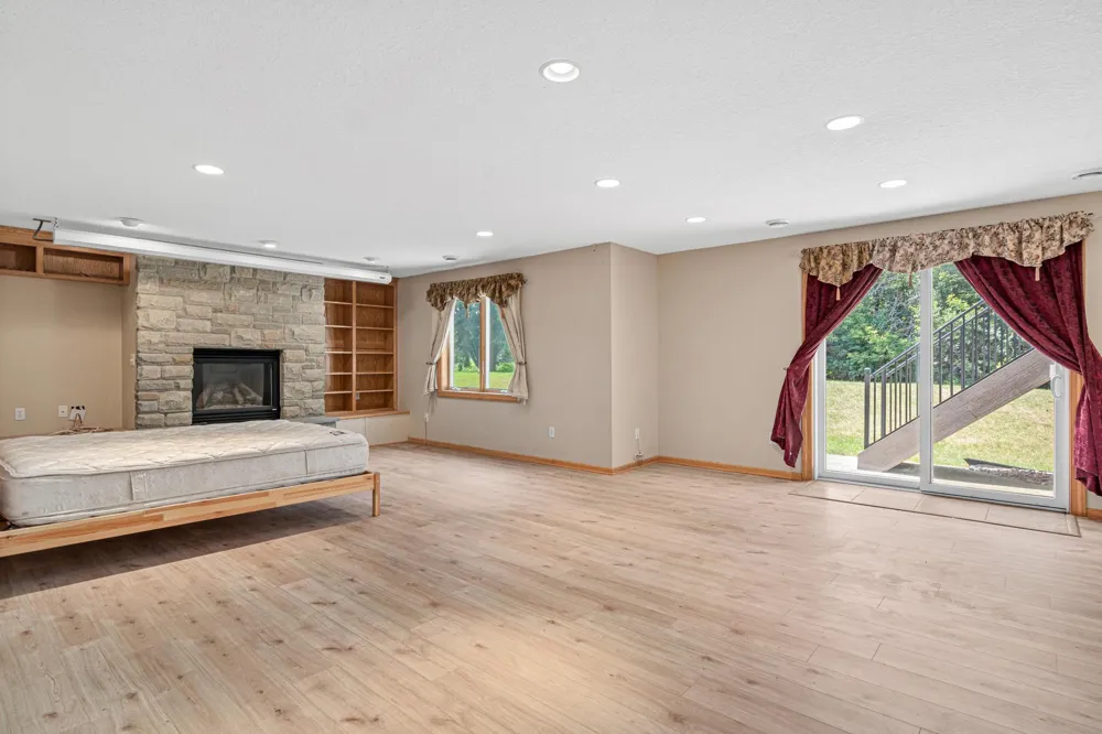 8304 9th Street Oakdale, MN 55128